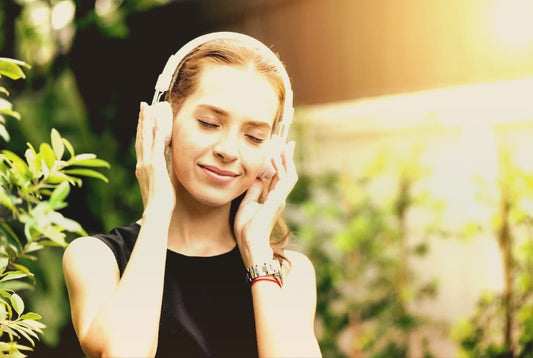 women listening to music while travelling-mikkoa yoga